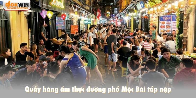 Quầy hàng ẩm thực đường phố Mộc Bài tấp nập